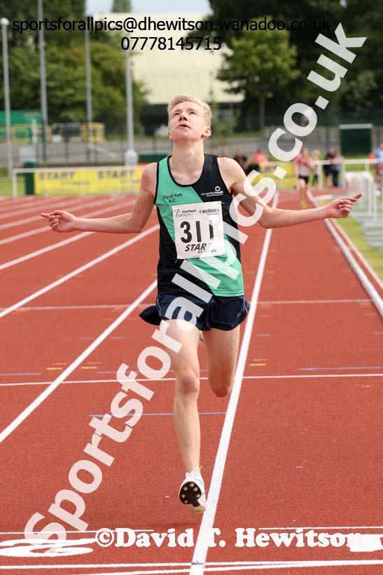 Under-17 mens 3000 metres. Photo: David T. Hewitson/Sports for All Pics